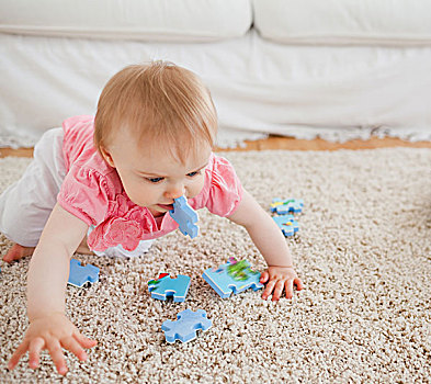可爱,金发,婴儿,玩,拼图,地毯