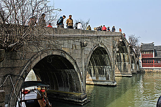 上海朱家角古镇放生桥