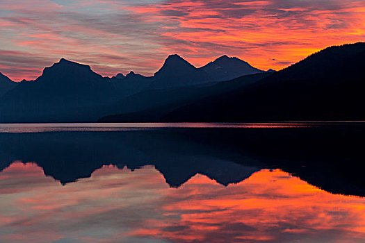 日出,云,上方,麦克唐纳湖,冰川国家公园,蒙大拿,美国