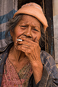 老太太,吸烟,香烟,头像