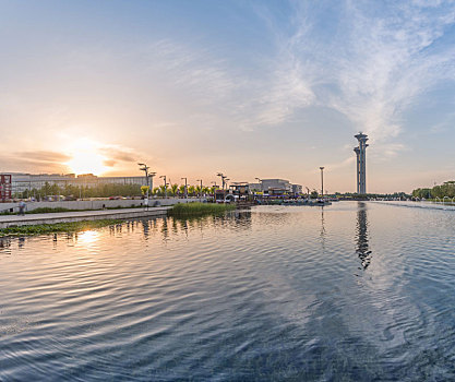 夕阳下的北京奥林匹克公园湖泊建筑