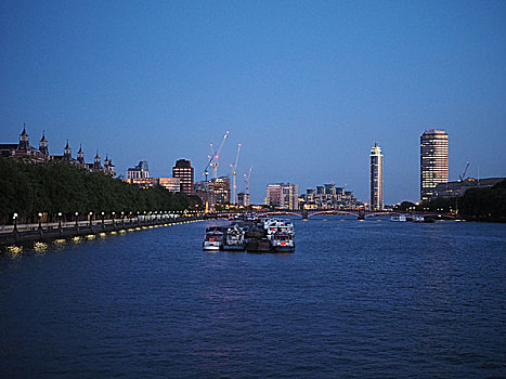 泰晤士河,伦敦