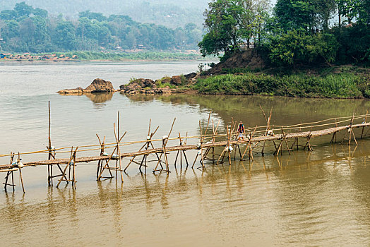 老挝琅勃拉邦南康河畔风光