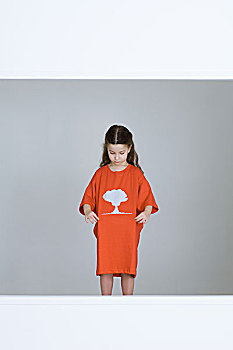 小女孩,穿,t恤,蘑菇云