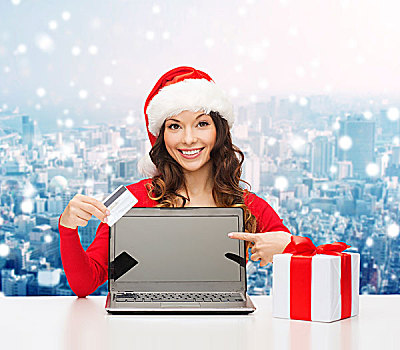 圣诞节,休假,科技,人,概念,微笑,女人,圣诞老人,帽子,礼盒,笔记本电脑,上方,雪,城市,背景