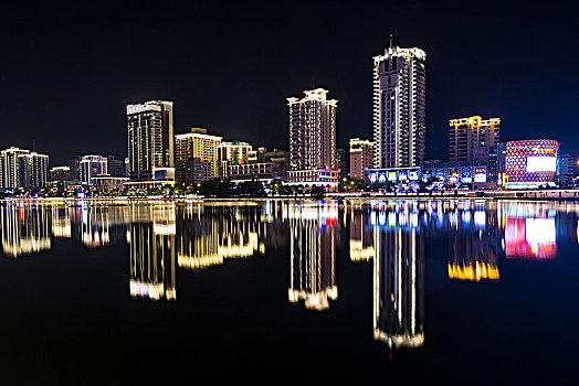 滨河城市夜景