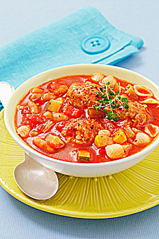 西红柿汤,肉丸,西葫芦,意大利面