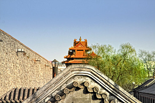 故宫里的护城墙与角楼和宫殿房顶
