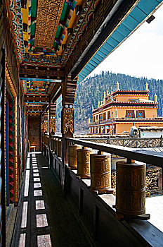 藏族寺庙,寺庙,长廊,走廊,山,山脉,中国,藏族
