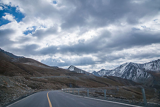 中国公路建设史上的丰碑-----g217国道独库公路独山子段