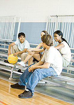 群体,青少年,坐,篮球,看台,学校,体育馆