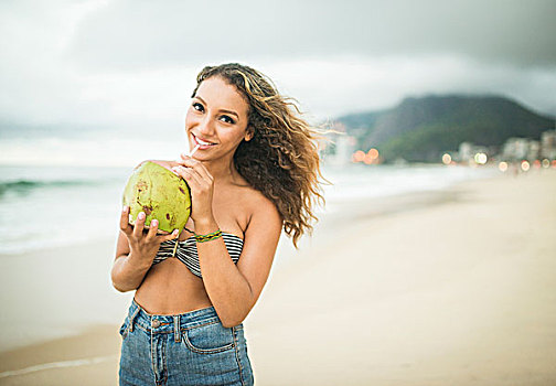 美女,椰汁,伊帕内玛海滩,里约热内卢,巴西