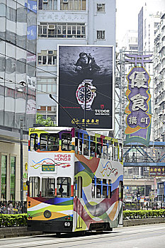 彩色花纹的电车,香港铜锣湾