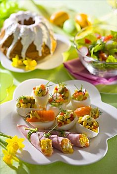 蛋,火腿卷,复活节餐桌