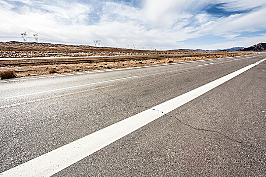 中国西部荒野道路