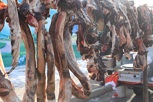 新疆哈密,哈萨克族非遗文化,冬宰节肉食售卖
