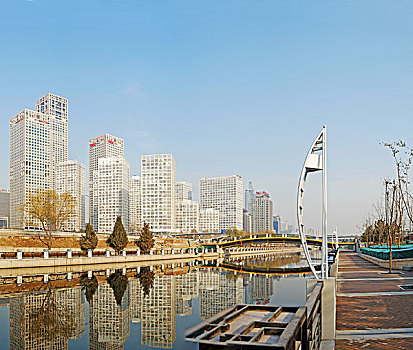 北京护城河边上的soho建筑群