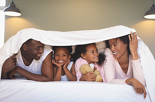 高兴,美国黑人,家庭,毯子,互相看