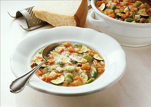 蔬菜浓汤,蔬菜汤,面条,意大利