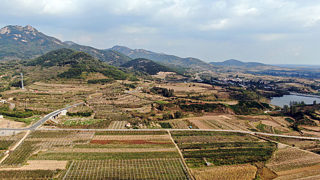 山东省日照市,航拍大山深处的美丽乡村,金秋时节风光旖旎醉游人