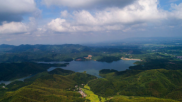 航拍中国安徽省宣城市郎溪县红旗湖风光