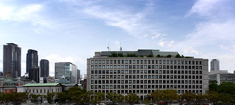 日本大阪城市的商务楼