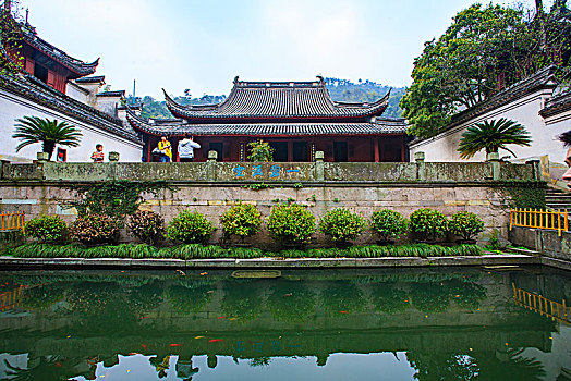 大雄宝殿,一碧涵空,大殿,水池