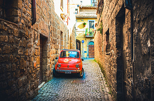 老,红色,飞亚特500型汽车,停放,狭窄,小路,老爷车,奥维多,翁布里亚,意大利,欧洲