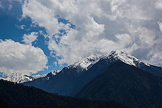 西藏高原雪山