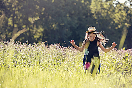 孩子,女孩,草帽,草地,野花,夏天
