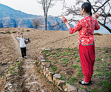 剧情,太行山,村口,送别,情侣