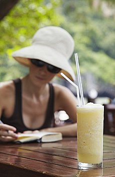 女人,海边,餐馆,菠萝,饮料,泰国