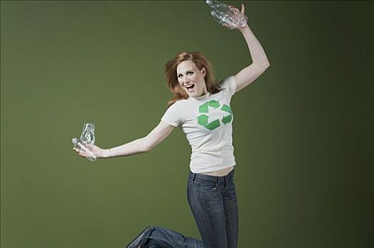 女人,肖像,拿着,塑料瓶,跳跃