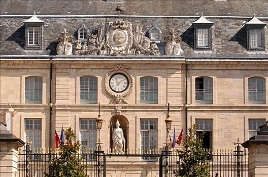 法国,勃艮第,宫殿,建筑,远眺,市政厅,雕塑,钟表,旗帜,大门