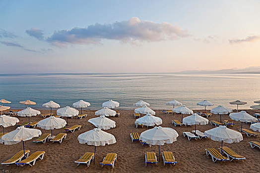 俯拍,排,沙滩椅,伞,沙滩,地中海