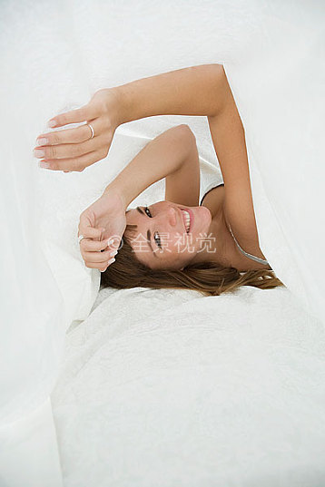斜卧的女人 躺着图片