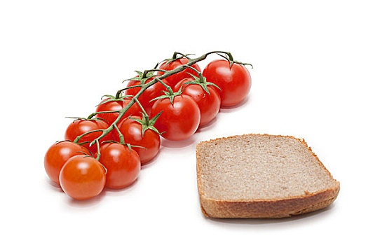 红色,西红柿,樱桃,裸麦粗面包,两个