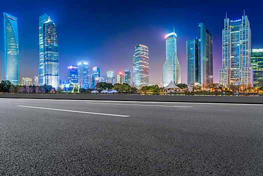 上海陆家嘴建筑夜景和道路交通