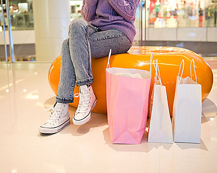 女人,坐,长椅,包,购物中心