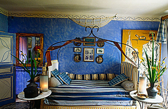 卧室,老式,熟铁,床,条纹,墙壁,软,蓝色,乡村,摩洛哥,感觉