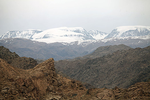 新疆哈密,天山彩色花岗岩侵蚀地貌