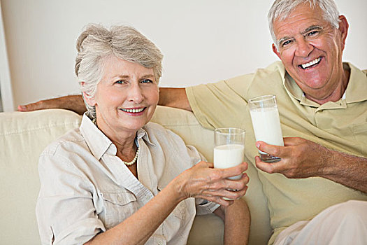 老年,夫妻,牛奶,一起,沙发