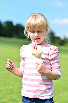 可爱,小女孩,吃,冰淇淋