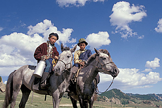 亚洲,蒙古,乌兰巴托,蒙古人,男孩,骑马,草地