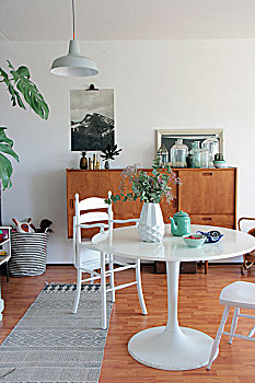 圆,桌子,白色,高脚椅,正面,复古,餐具柜