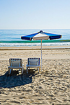 太阳椅,伞,海滩,贝尼多姆,白色海岸,西班牙