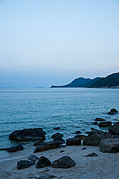 广东省深圳市大鹏半岛南奥镇杨梅坑清晨中的魅力海滩
