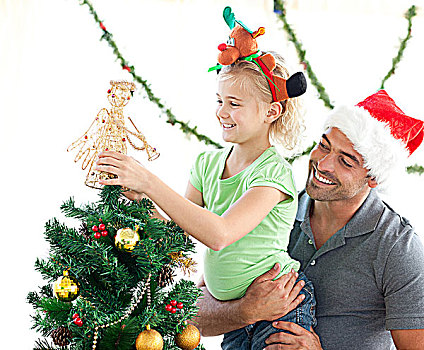 可爱,小女孩,装饰,圣诞树,父亲,在家