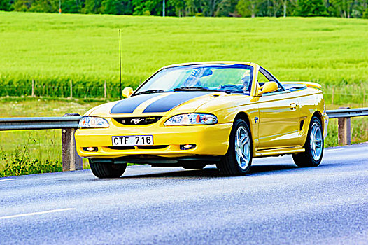 福特野马汽车,1998年,黄色