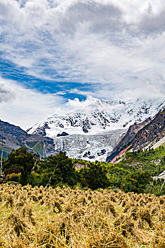 米堆雪山